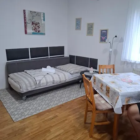 Hisa Marjetica Apartment *