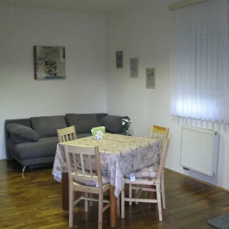 Hisa Marjetica * Maribor